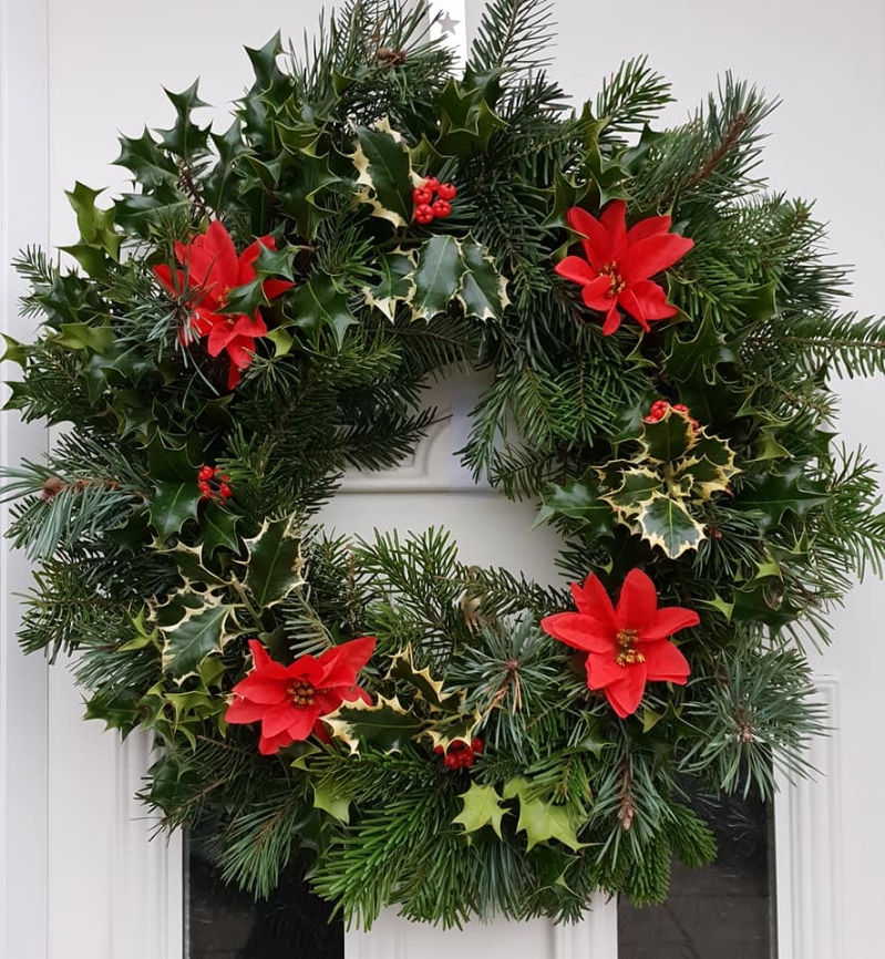 4 POINSETTIA AND BERRIES