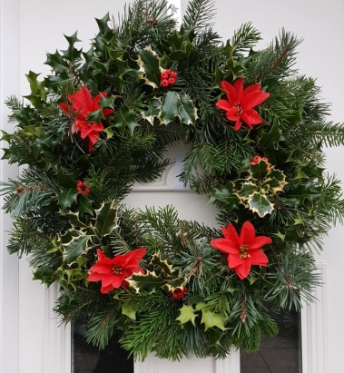 4 POINSETTIA AND BERRIES